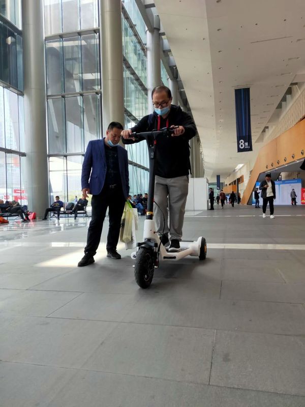 25km/H 0.25KW Smart Self Balancing Electric Vehicle
